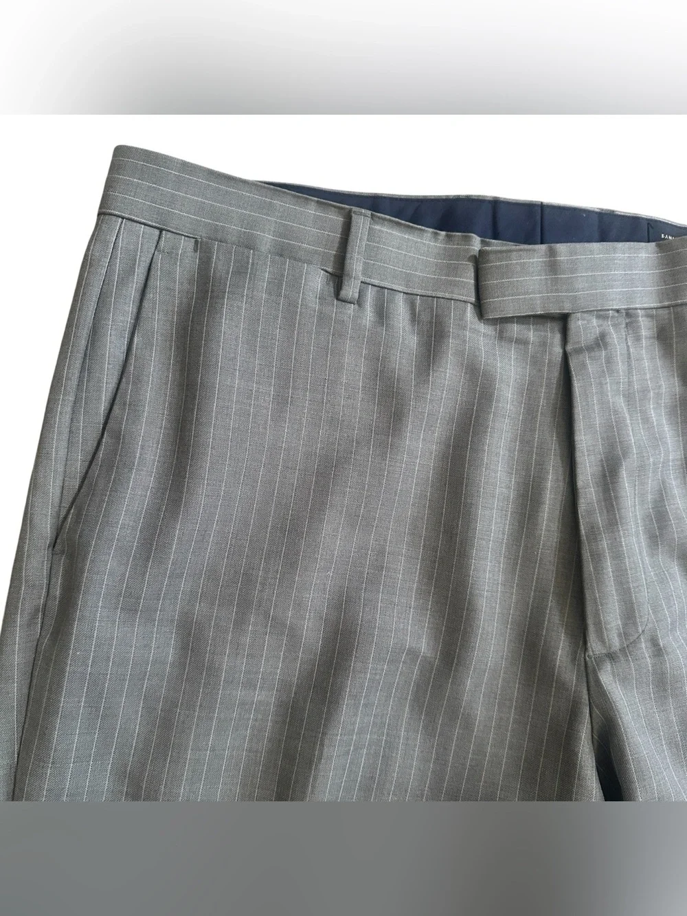 Banana Republic Tailored‎ Fit Wool Gray Pinstripes Trousers Pants Men’s 38 X 32
